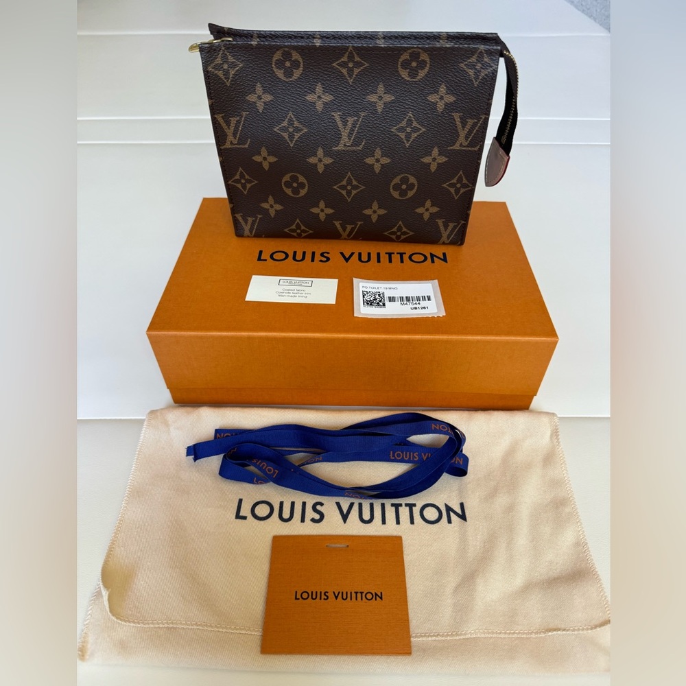 BNIB Louis Vuitton Monogram Toiletry 19